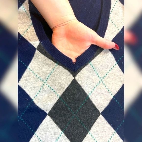 Aqua 100% Cashmere Argyle V-Neck Sweater - Picture 5 of 7